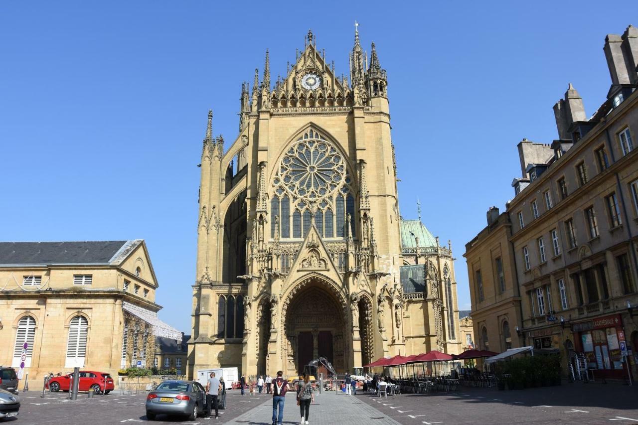 Grand Appartement Vue Cathedrale Metz Bagian luar foto